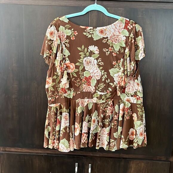 NWT TORRID STRETCH MESH SURPLICE RUFFLE SLEEVE TOP SIZE 3X - Picture 4 of 5